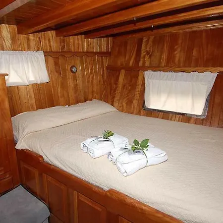 Botel Caicco Capo Galera